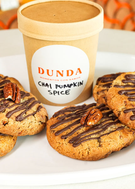 Brown butter pecan cookies con chocolate negro (6) + pinta 16 oz. gelato chai pumpkin spice