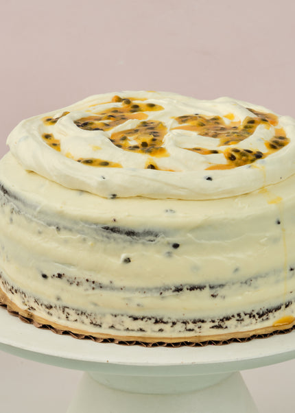 Bizcocho de Chocolate con Crema de Queso y Parcha