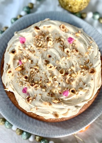 Spice rum cake, praliné avellanas & caramelo