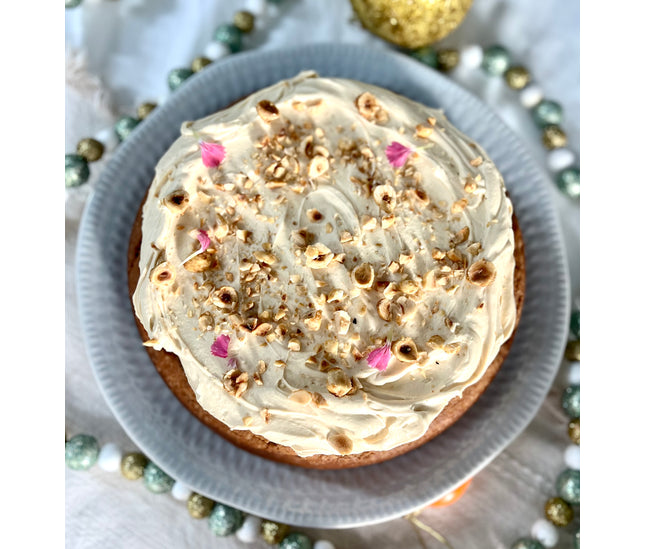 Spice rum cake, praliné avellanas & caramelo