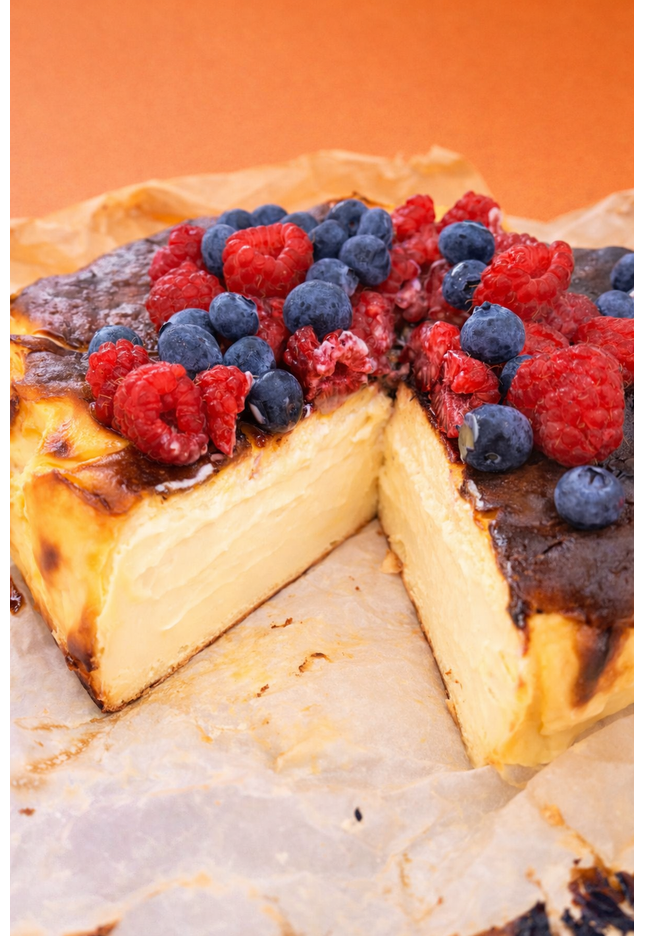 Tarta vasca tradicional con berries