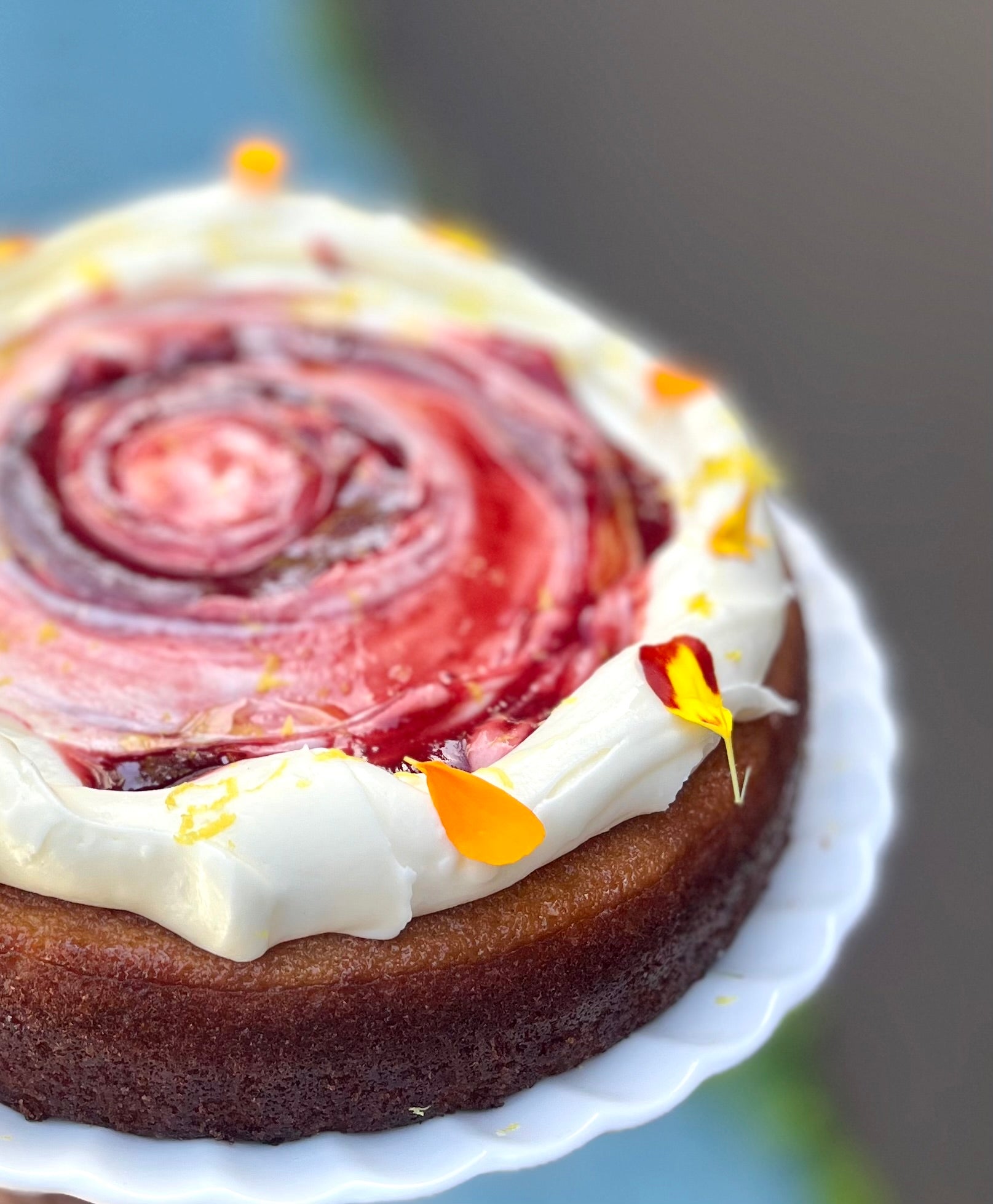Lemon olive oil cake, compota fresa & cream cheese buttercream