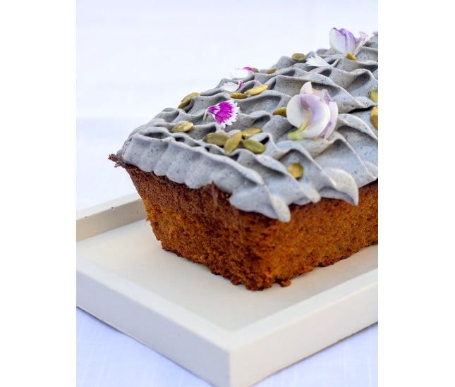 Loaf de calabaza y especias+mousse de coco y sésamo negro
