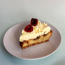 Cargar imagen en el visor de la galería, Frangipane almendra y mantequilla tostada, pitorro soaked cherries &amp; mousse de miel
